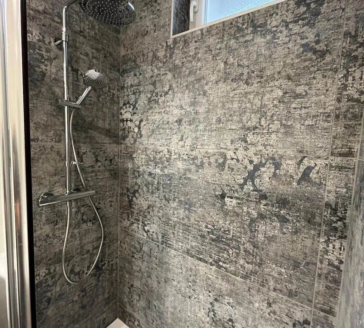 Apartament T2 Lumineux Avec Terrasse Et Fibre Aubenas Francja